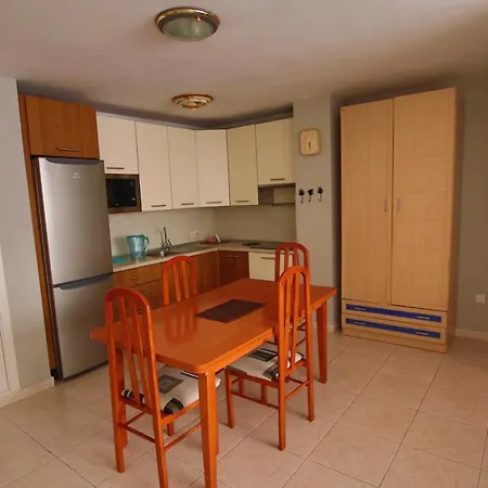 Spacious For Vacation In South Tenerife 아파트 *